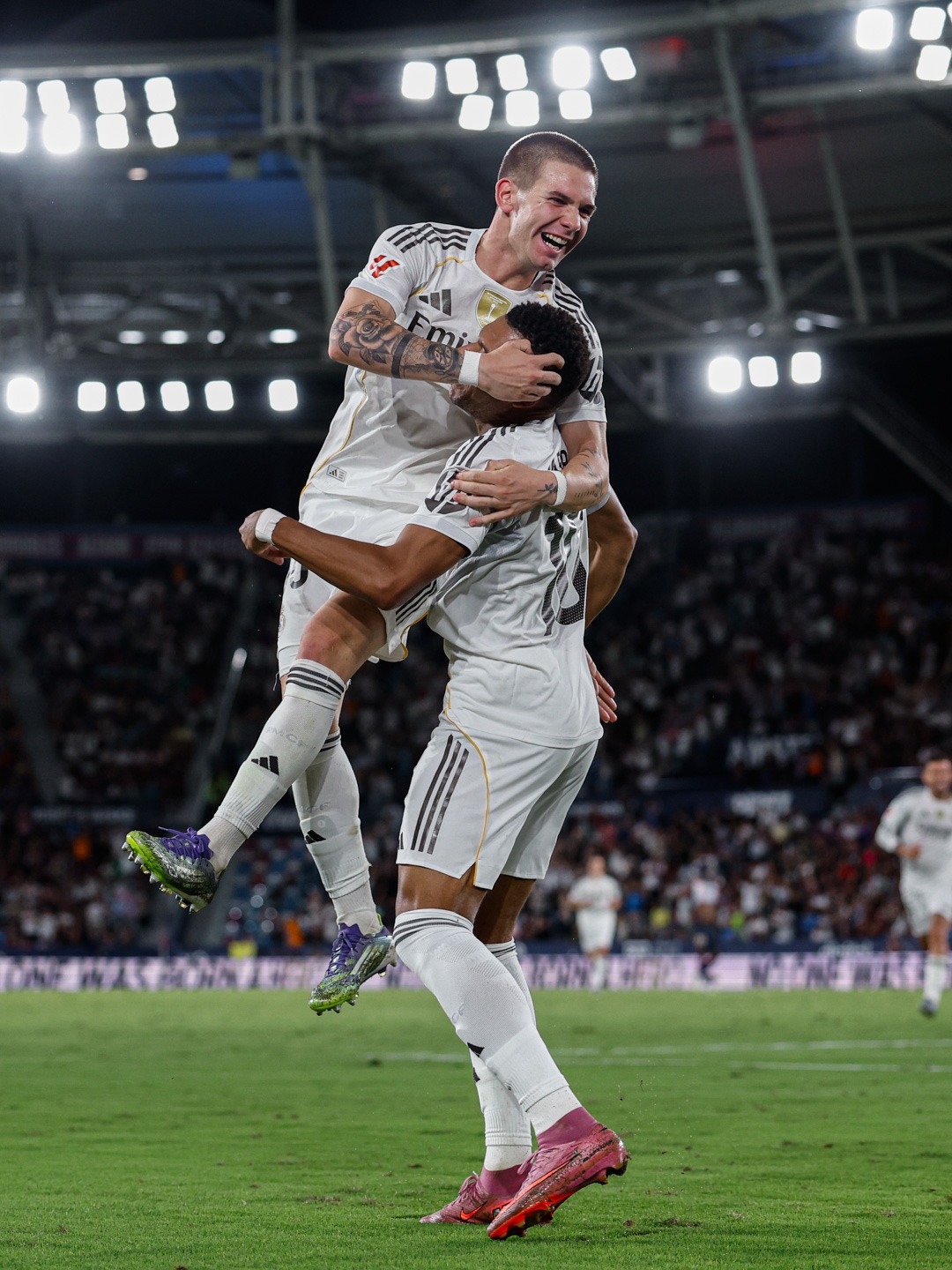 فرانكو ماستانتونو وكيليان مبابي من مباراة ريال مدريد وليفانتي بالدوري الإسباني - 23 سبتمبر 2025