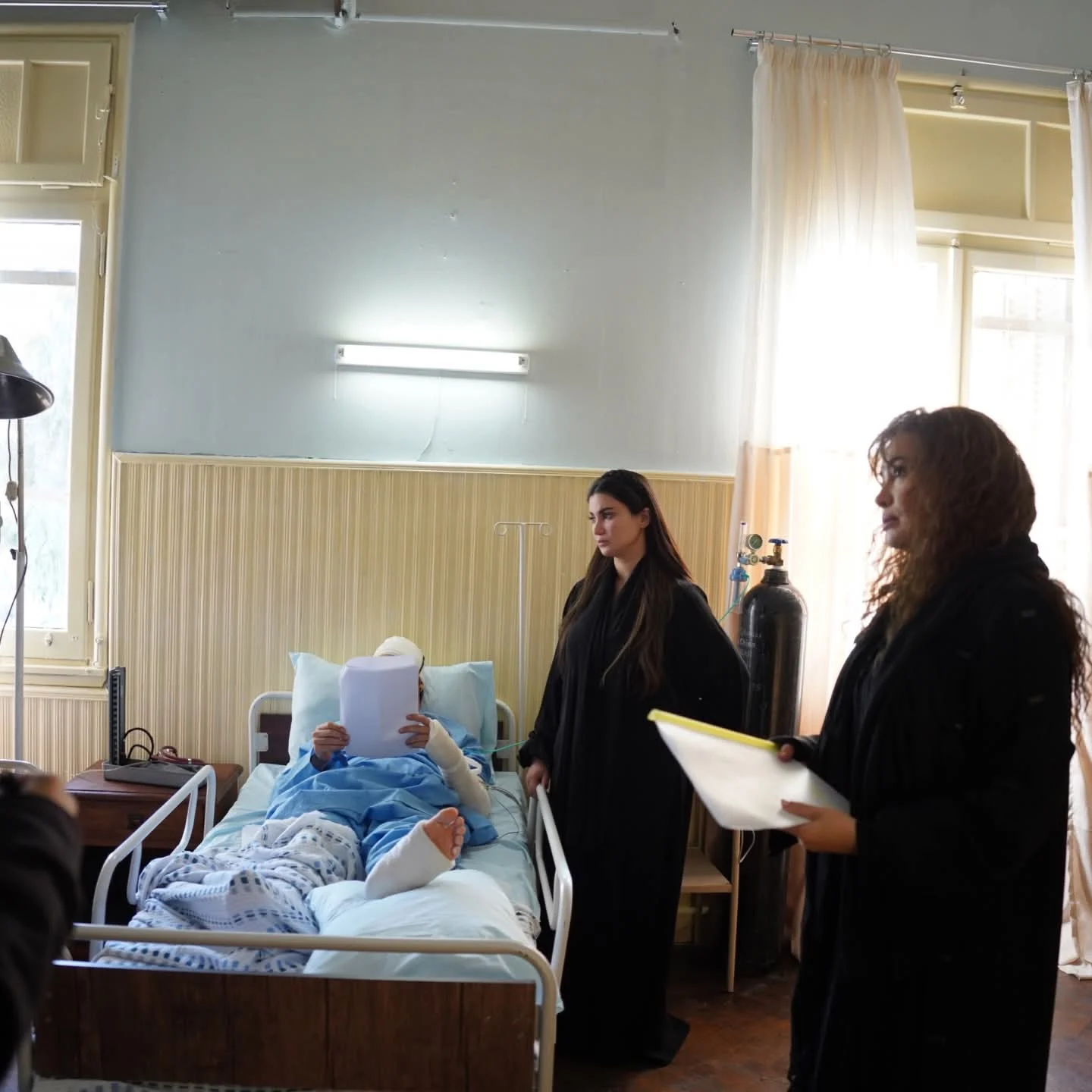 النجمة هدى الاتربي تنشر صورا جديدة من كواليس مناعة 