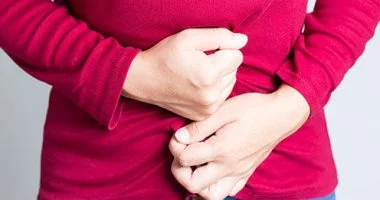 3 عادات غذائية للحد من الانتفاخ وبطء الهضم المرتبطين بفصل الشتاء