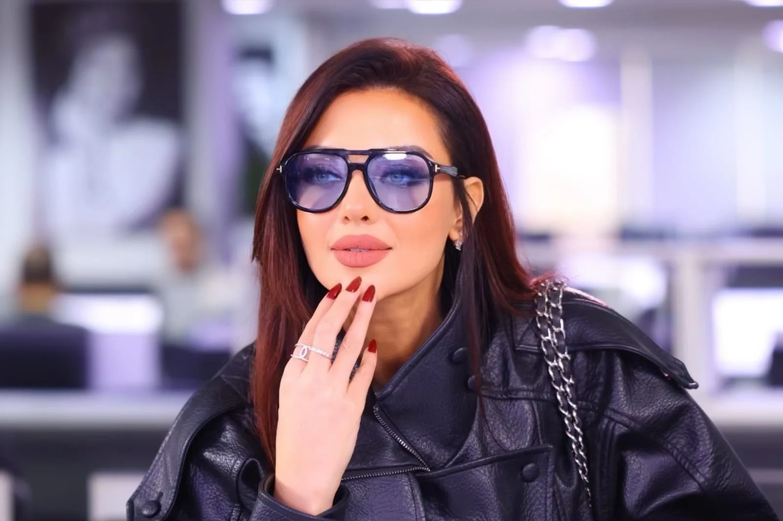 رضوى الشربيني في صالة التحرير