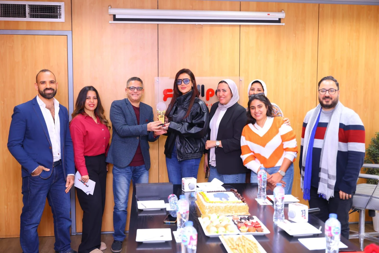 عبد الفتاح عبد المنعم يكرم الإعلامية رضوى الشربيني