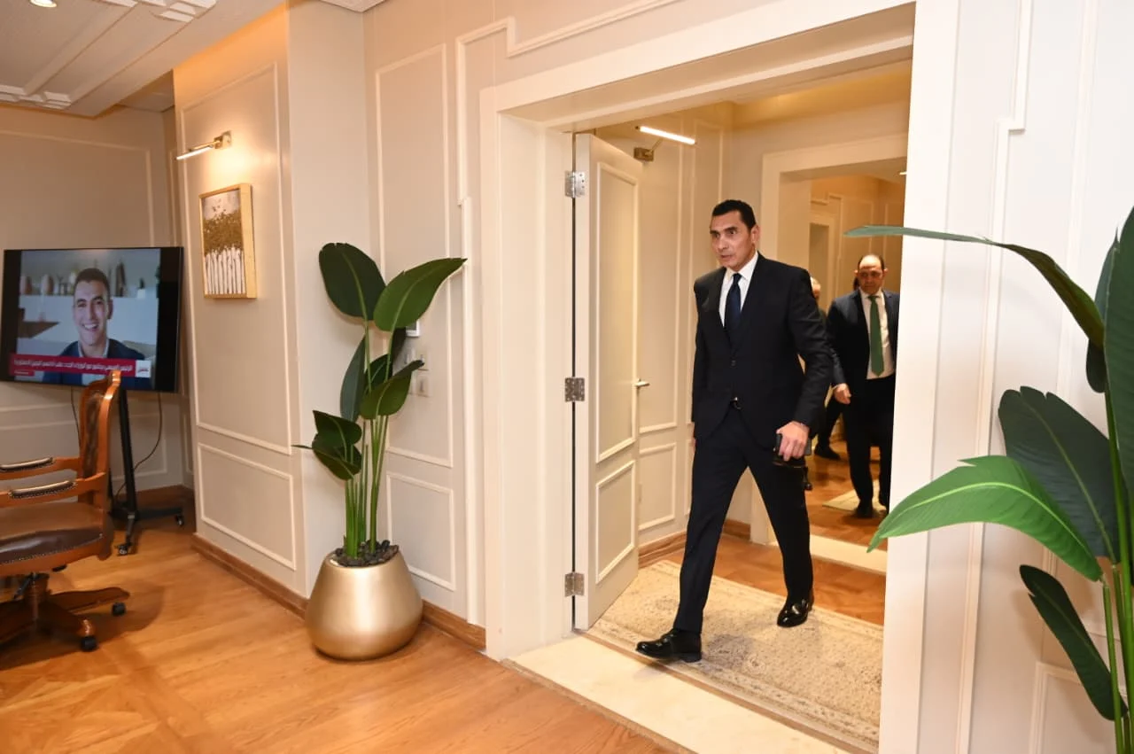 جوهر نبيل وزير الشباب و الرياضة