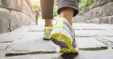 تطبيق عادة سهلة وسريعة بعد تناول الطعام يحسن صحة أمعائك