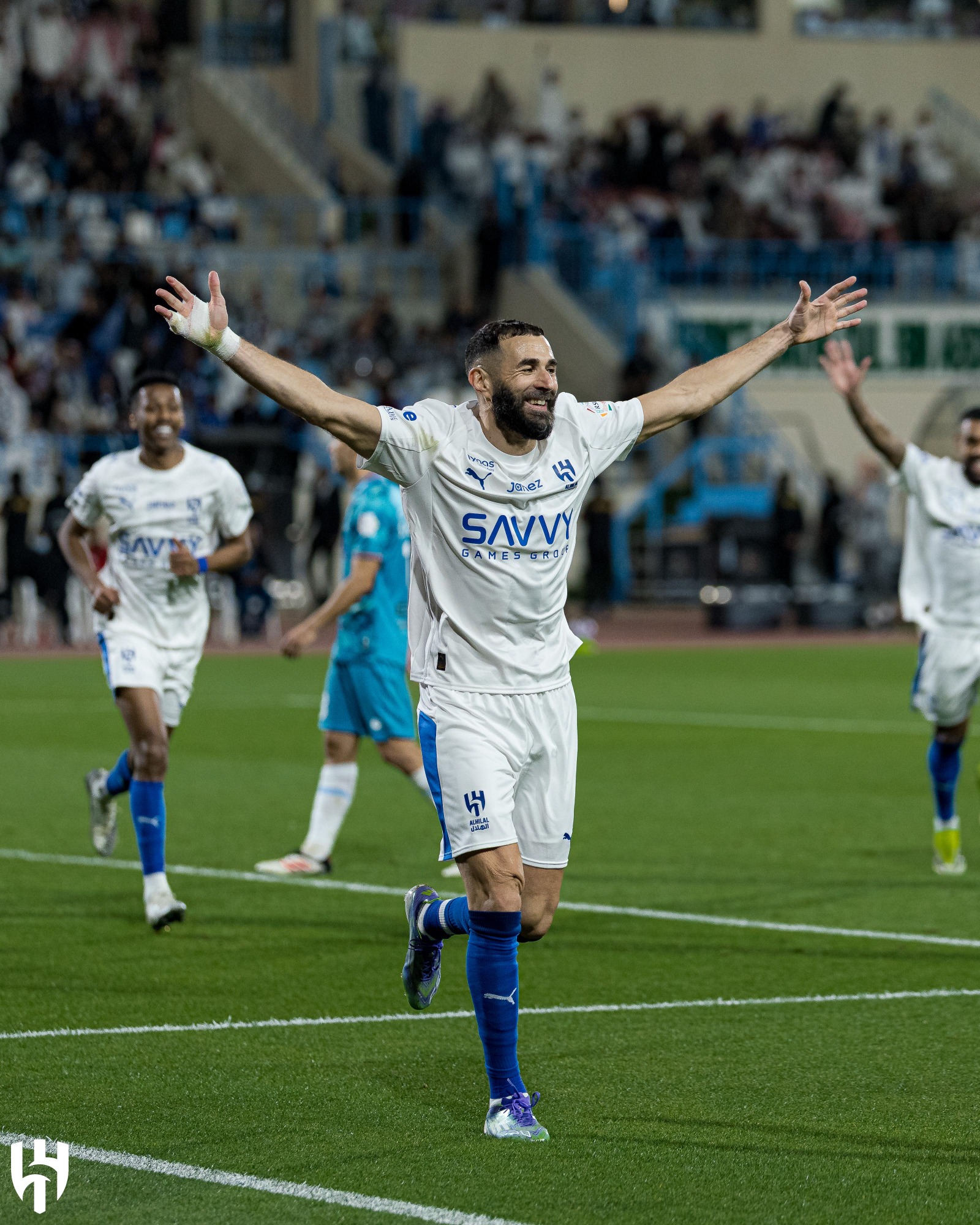 كريم بنزيما مهاجم الهلال يحتفل بأحد أهدافه في مرمى الأخدود - 5 فبراير 2026