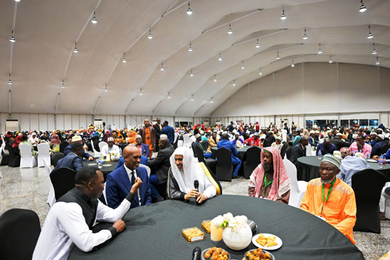 د.العيسى يحضر مائدة الإفطار الرمضاني للجالية المسلمة في رواندا (2)