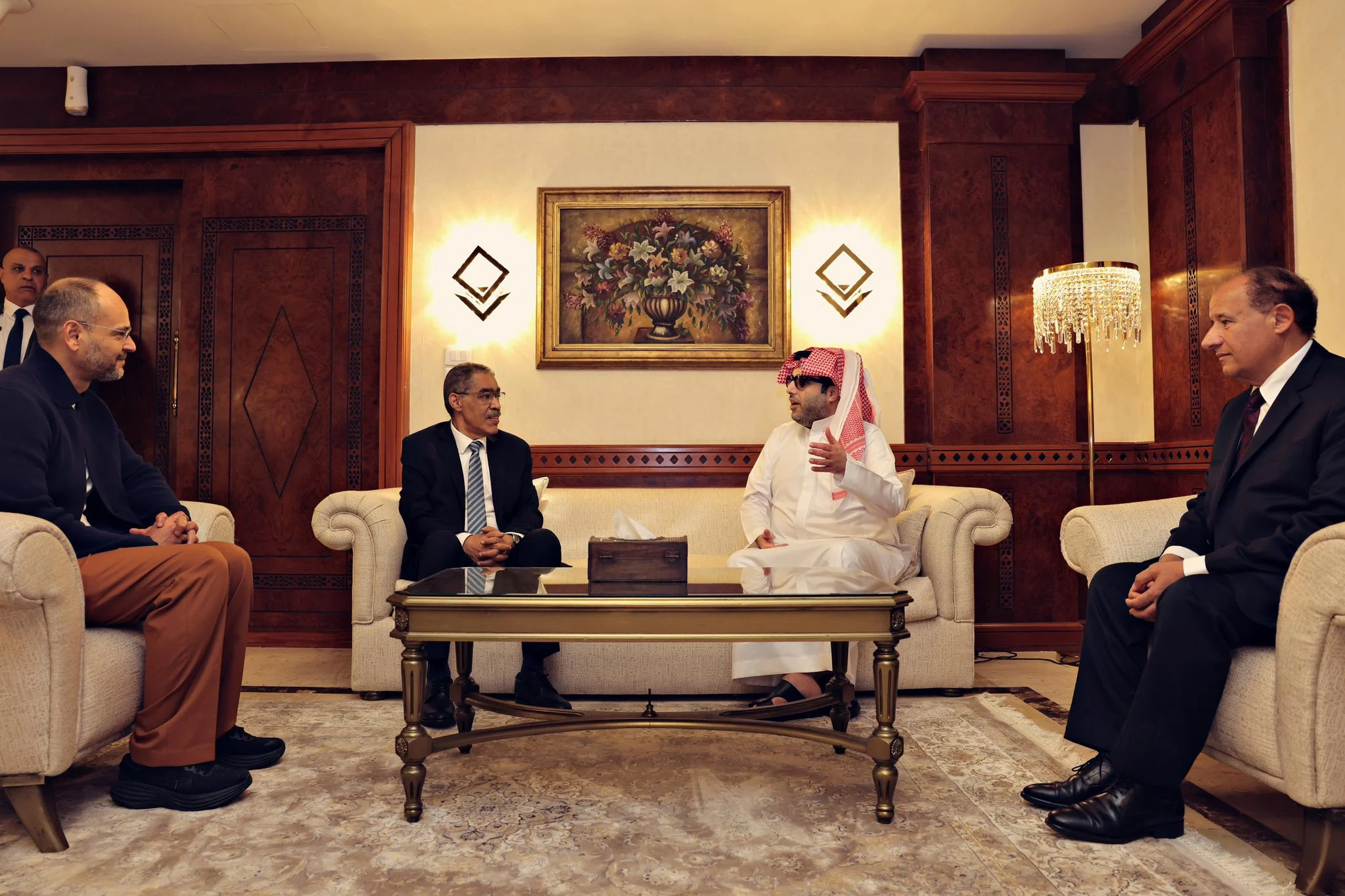 المستشار تركي آل الشيخ يصل مصر ووزير الدولة للإعلام ضياء رشوان يستقبله المستشار تركي آل الشيخ يصل مصر ووزير الدولة للإعلام ضياء رشوان يستقبله