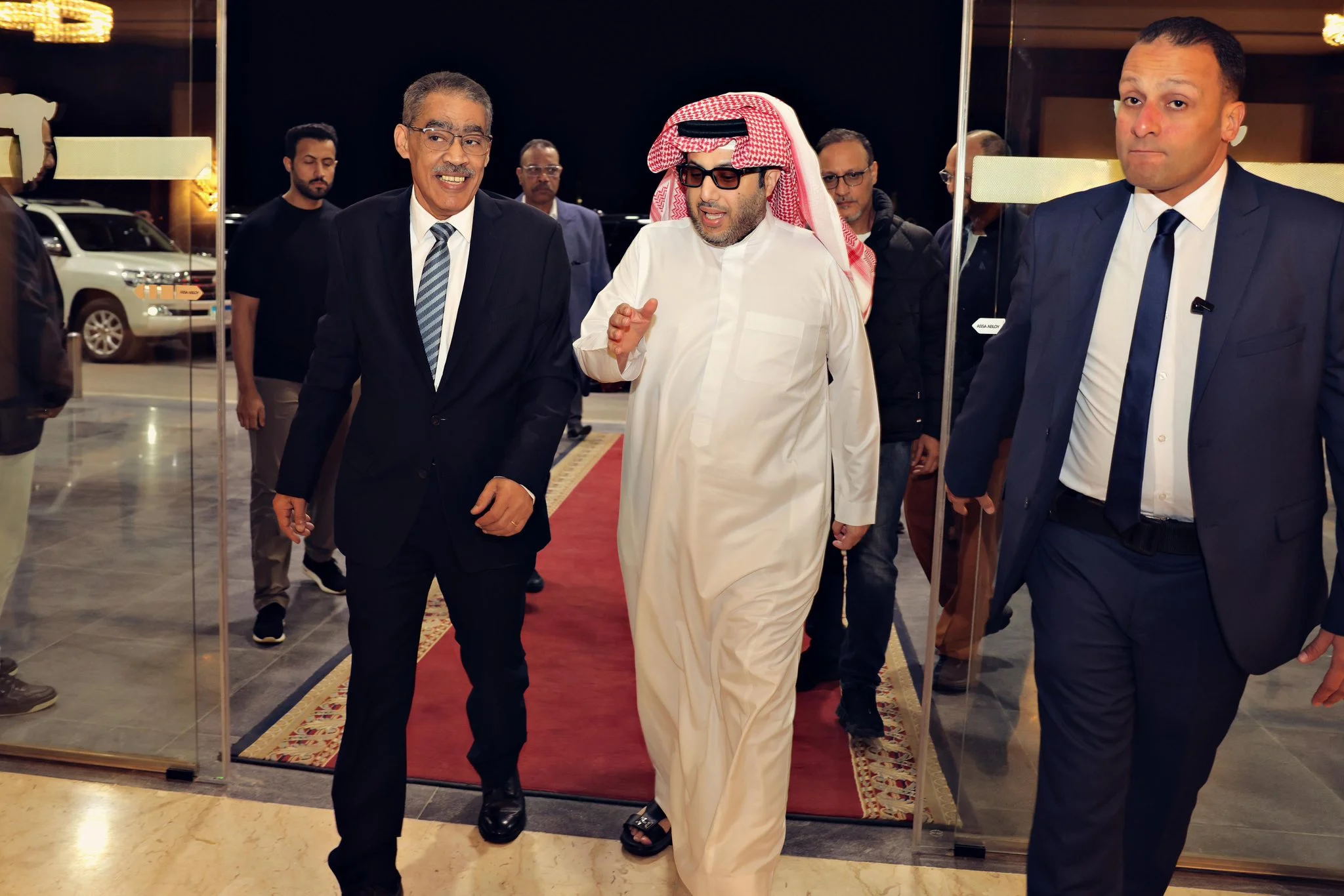 المستشار تركي آل الشيخ يصل مصر ووزير الدولة للإعلام ضياء رشوان يستقبله المستشار تركي آل الشيخ يصل مصر ووزير الدولة للإعلام ضياء رشوان يستقبله