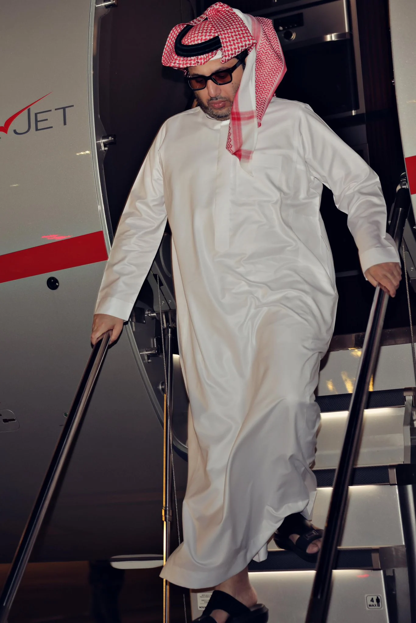 المستشار تركي آل الشيخ يصل مصر ووزير الدولة للإعلام ضياء رشوان يستقبله المستشار تركي آل الشيخ يصل مصر ووزير الدولة للإعلام ضياء رشوان يستقبله