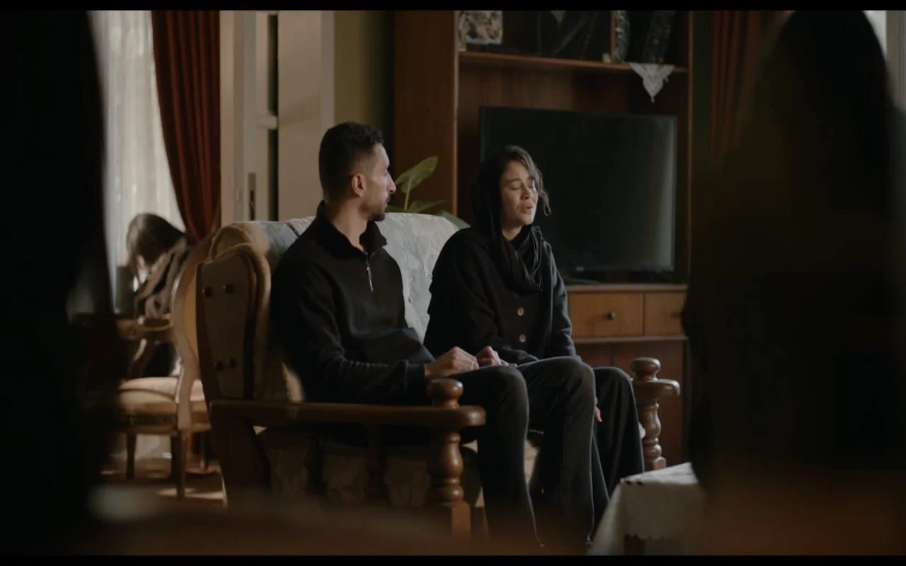 حسن حفني يبحث عن مي عمر ويطلب الزواج من شقيقتها في مسلسل الست موناليزا الحلقة 8 (8)