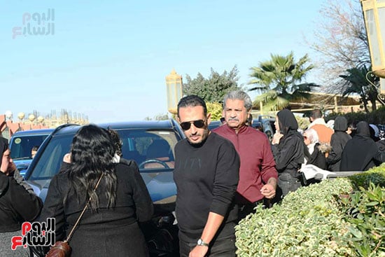 نجوم الفن فى جنازة والد مى عمر