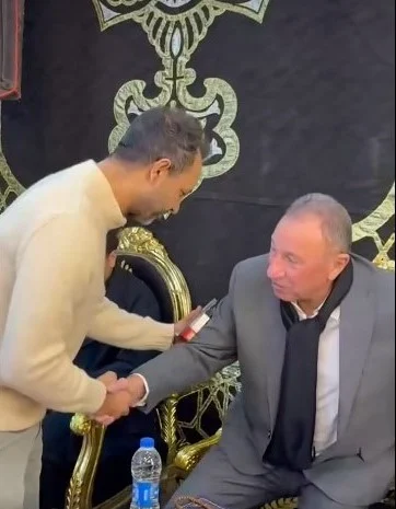 أحمد مرتضى يصافح الخطيب (2)