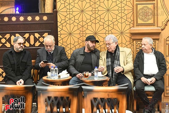 السقا و أدورد وأشرف زكي يقدمون واجب العزاء