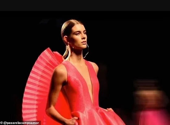 عارضة الأزياء كريستينا