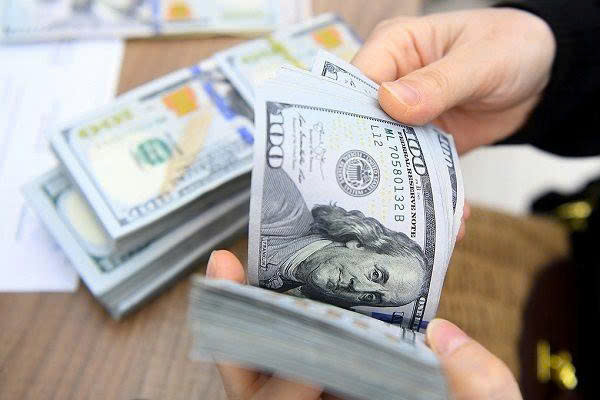 سعر صرف الدولار الأمريكي اليوم (17 فبراير 2026). (صورة توضيحية).