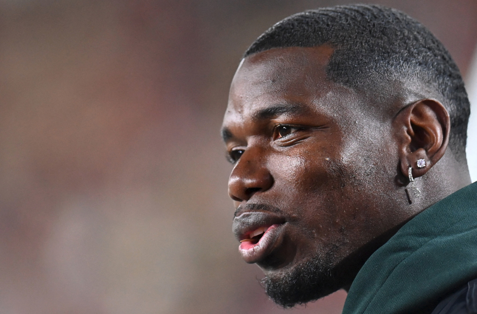 بول بوغبا في مدرجات ملعب 'لويس الثاني' قبل مباراة بين موناكو ومانشستر سيتي في دوري أبطال أوروبا - 1 أكتوبر 2025