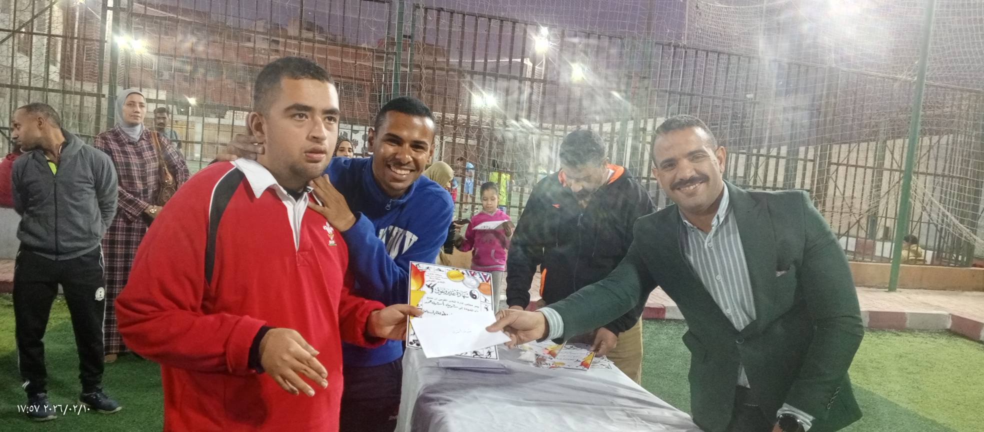 تسليم شهادات التكريم