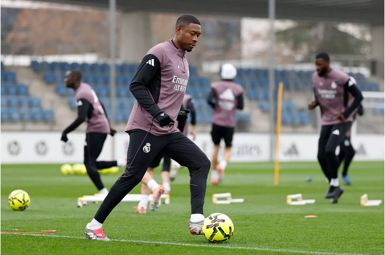 دافيد ألابا خلال تدريب لريال مدريد - 19 ديسمبر 2025