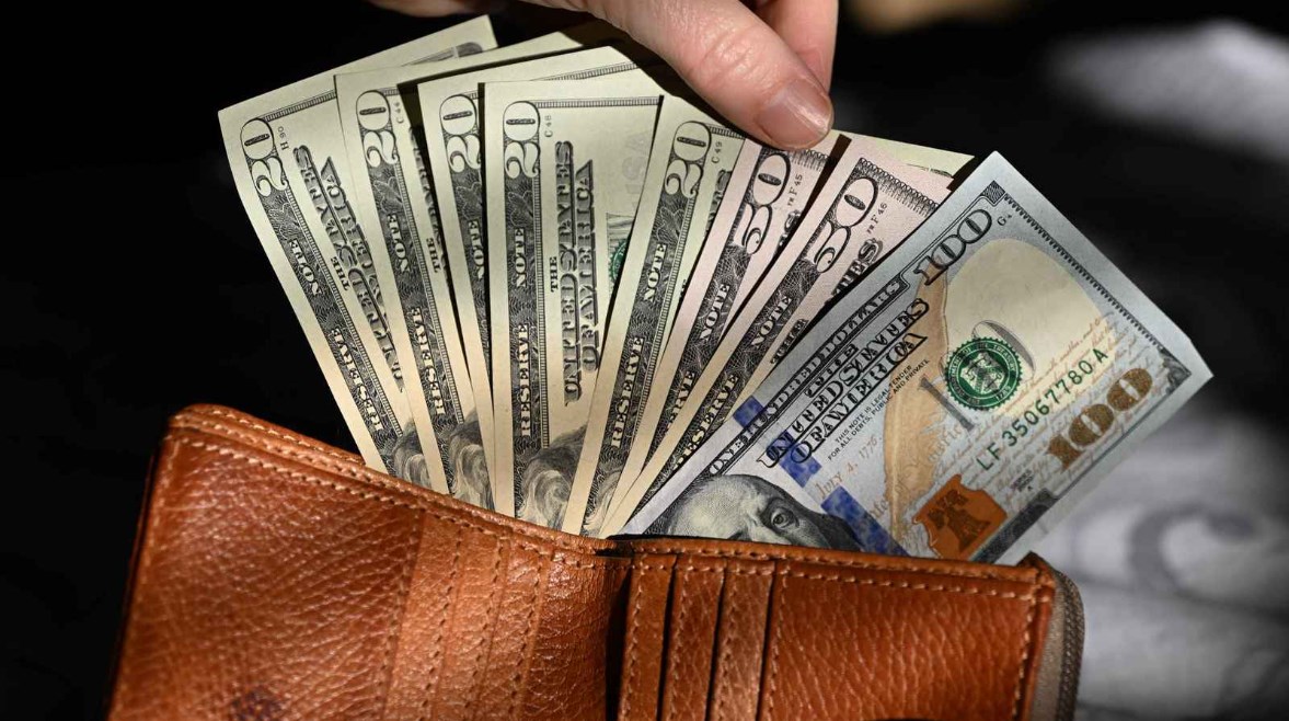 سعر الدولار الأمريكي اليوم الثلاثاء 24 فبراير