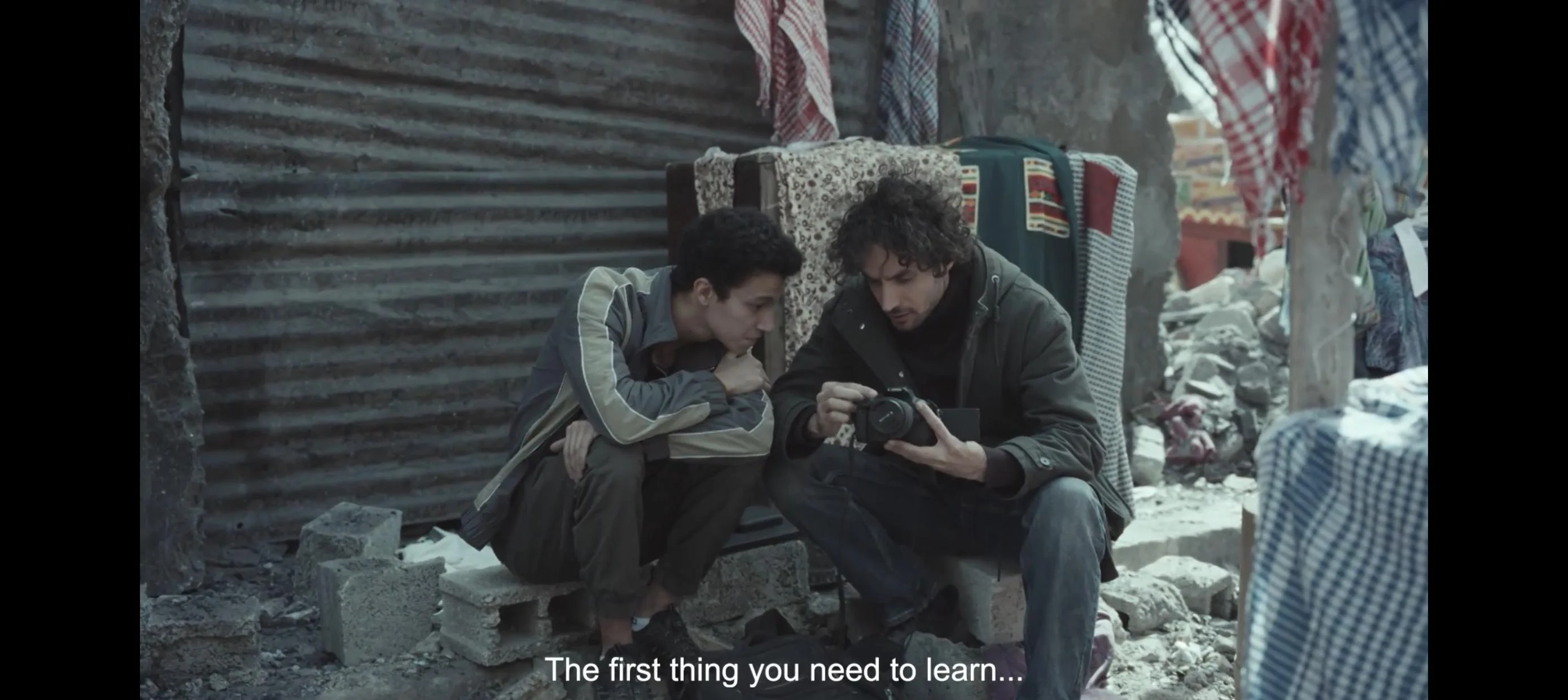 عمار يواجه الدبابات الإسرائيلية خلال طريق هروبه من غزة في صحاب الارض الحلقة 6 (1)