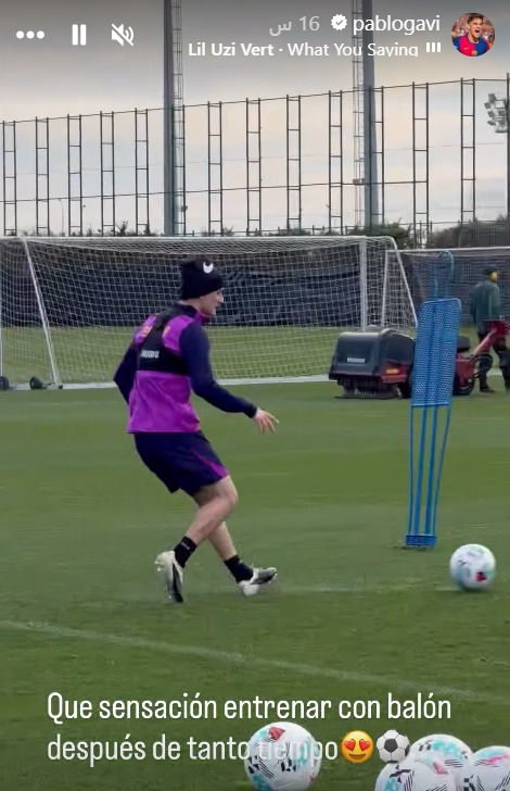 غافي لاعب برشلونة يلمس الكرة للمرة الأولى في حصة تدريبية للفريق بعد تعافيه من إصابة طويلة في الركبة - 10 فبراير 2026