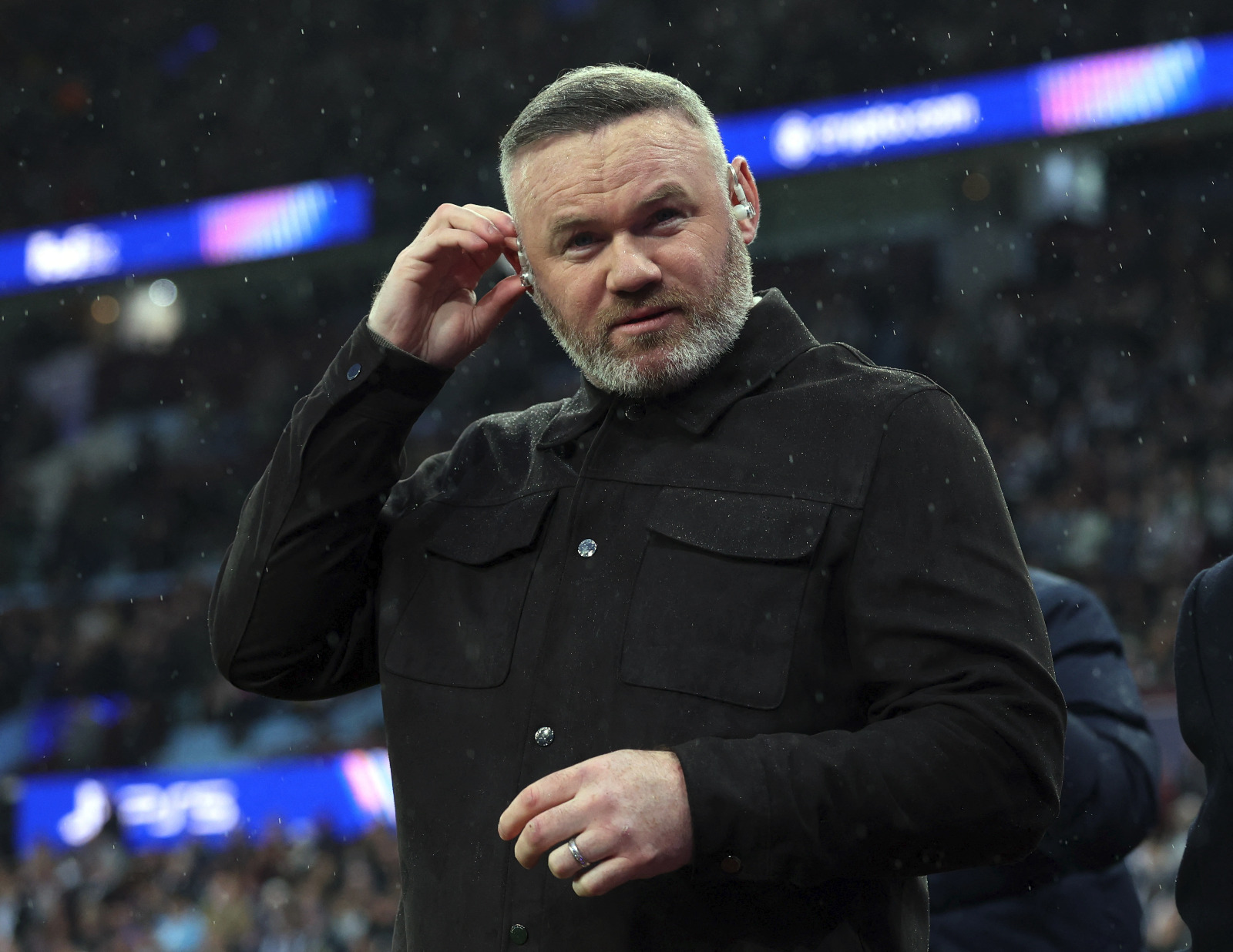 واين روني قبل مباراة بين أستون فيلا وباريس سان جيرمان في دوري أبطال أوروبا - 15 أبريل 2025