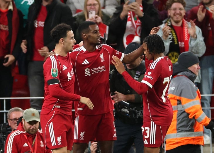 لاعب ليفربول الجديد الذي بلغت قيمته 110 ملايين دولار يتلقى بطاقة حمراء سخيفة - الصورة 2.