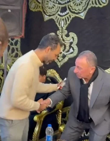 أحمد مرتضى يصافح الخطيب (1)