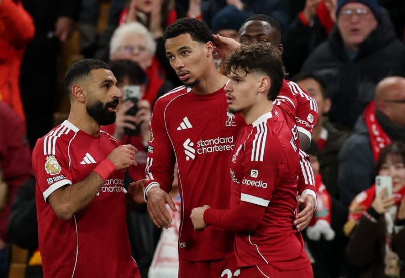 هوغو إكيتيكي لاعب ليفربول يحتفل بتسجيل الهدف الثاني مع محمد صلاح وميلوس كيركيز وإبراهيم كوناتي. رويترز