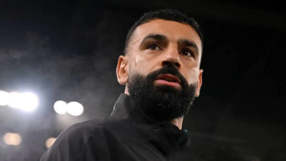 "اللاعبون الكبار يغيرون أدوارهم": مهاجم ليفربول السابق يشكك مستقبل صلاح