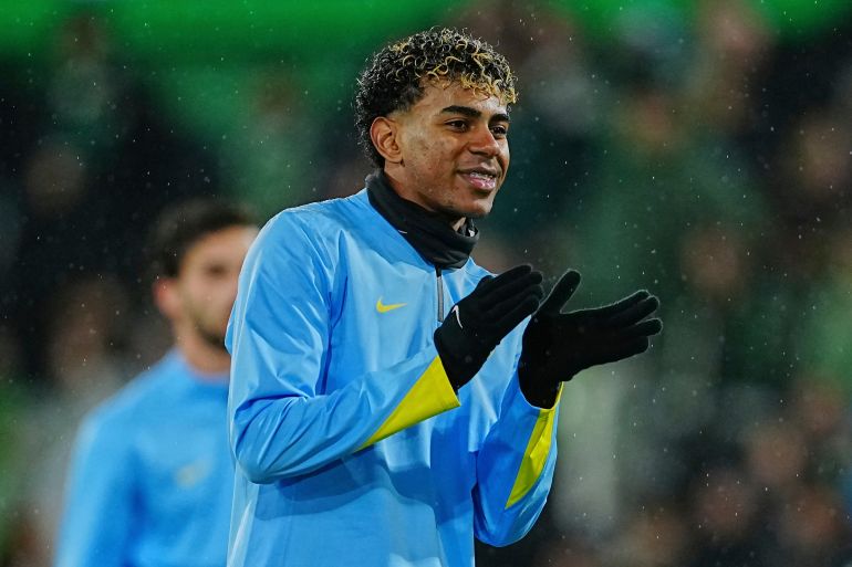 Barcelona's Lamine Yamal warms up prior the start the Copa del Rey round of 16 soccer match between Racing Santander and Barcelona, in Santander, Spain, Thursday, Jan. 15, 2026. (AP Photo/Miguel Oses)