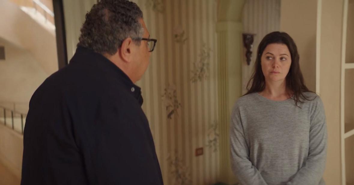 يسرا اللوزي تُخلي بيتها من العفش لتضع ماجد الكدواني في ورطة في مسلسل كان ياما كان (1) يسرا اللوزي تُخلي بيتها من العفش لتضع ماجد الكدواني في ورطة في مسلسل كان ياما كان (1)