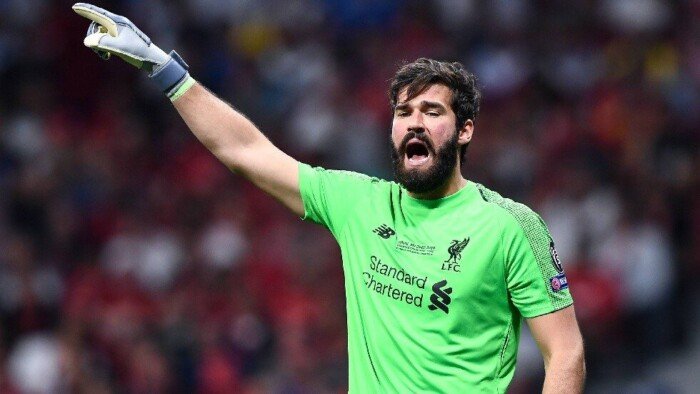 يوفنتوس يسعى لخطف «أليسون» من ليفربول قبل نهاية عقده