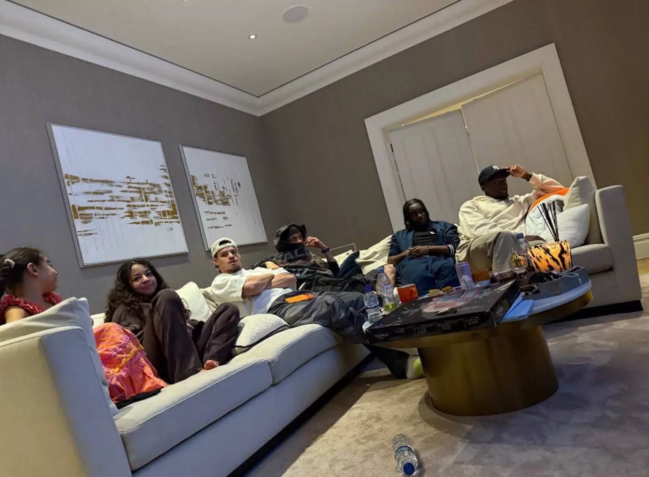 محمد صلاح يستقبل لاعبي ليفربول بمنزله في رمضان .. صور