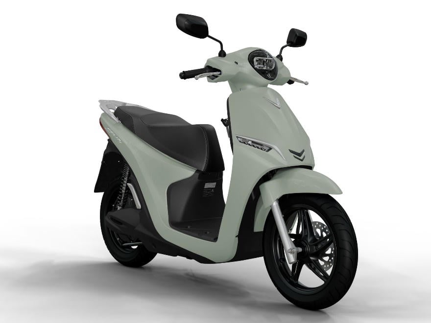 خلال فترة ارتفاع أسعار البنزين، يختار المستهلكون VinFast Feliz II: تبديل سريع للبطاريات، مما يوفر ملايين الدونغ كل شهر.