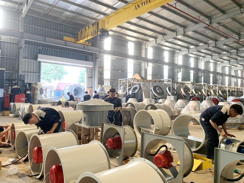 شركة فونغ لينه للتصنيع والتجارة الميكانيكية والكهربائية المحدودة تُقلّص التكاليف غير الضرورية لمواجهة ارتفاع أسعار البنزين. الصورة: PLG