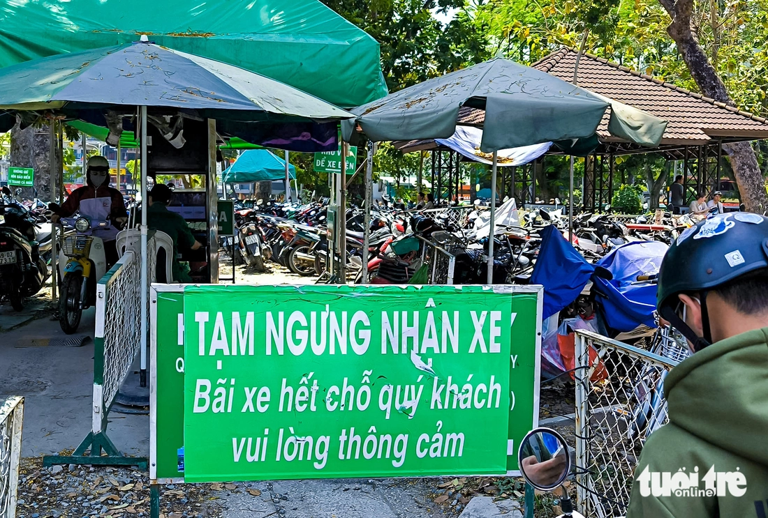 Giá xăng tăng, metro số 1 đông khách hơn, sinh viên chiếm số nhiều - Ảnh 16.