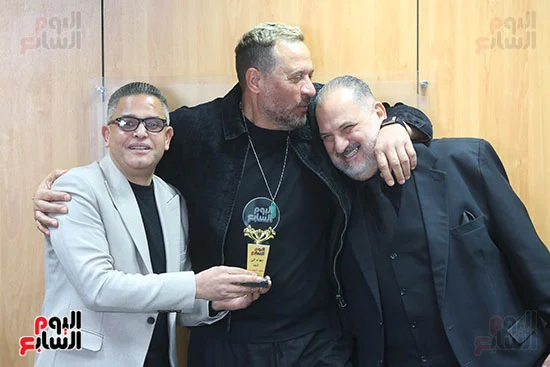 الكاتب الصحفي عبد الفتاح عبد المنعم رئيس تحرير بوابة مولانا يكرم نجوم أولاد الراعي