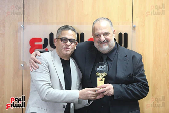 الكاتب الصحفي عبد الفتاح عبد المنعم رئيس تحرير بوابة مولانا يكرم نجوم أولاد الراعي الكاتب الصحفي عبد الفتاح عبد المنعم رئيس تحرير بوابة مولانا يكرم نجوم أولاد الراعي