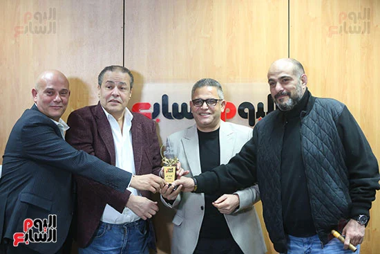 الكاتب الصحفي عبد الفتاح عبد المنعم رئيس تحرير بوابة مولانا يكرم نجوم أولاد الراعي الكاتب الصحفي عبد الفتاح عبد المنعم رئيس تحرير بوابة مولانا يكرم نجوم أولاد الراعي