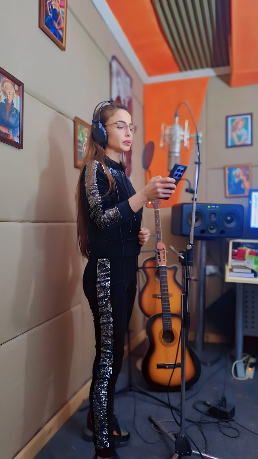 دوللي شاهين تنتهي من تسجيل أغنية «واحشاني يامه (3)