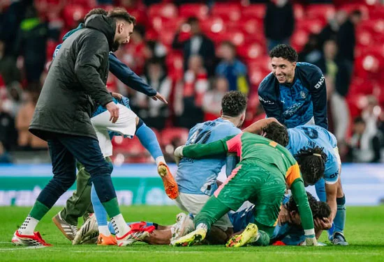 احتفال وفرحة الفوز احتفال وفرحة الفوز