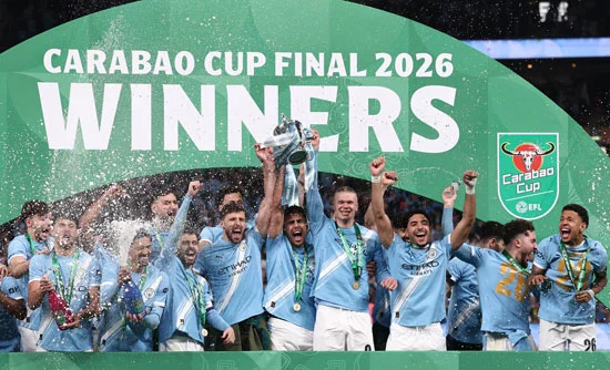 احتفال لاعبى السيتى بالتتويج احتفال لاعبى السيتى بالتتويج