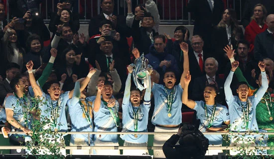 مرموش يحتفل الكأس مرموش يحتفل الكأس