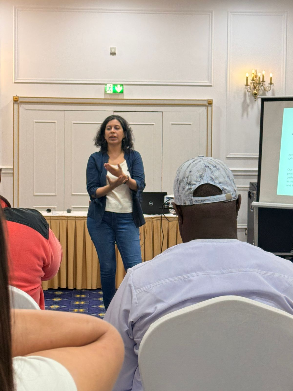 منى سليمان في أيام الشارقة المسرحي (2)