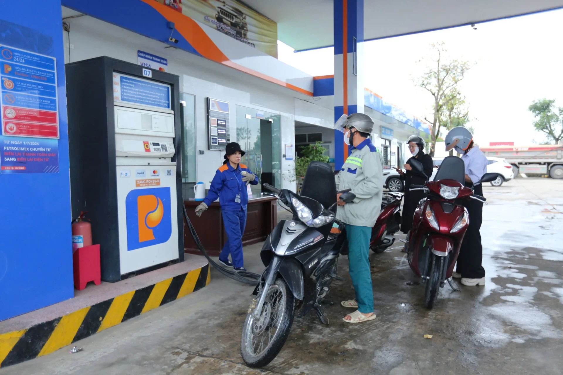 تستمر أسعار البنزين والنفط في الارتفاع اليوم، 18 مارس 2026، حيث تجاوز سعر خام برنت 101 دولار