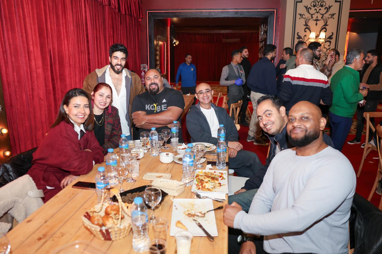 المخرج احمد البوهي يقيم افطارا جماعيا  (1)