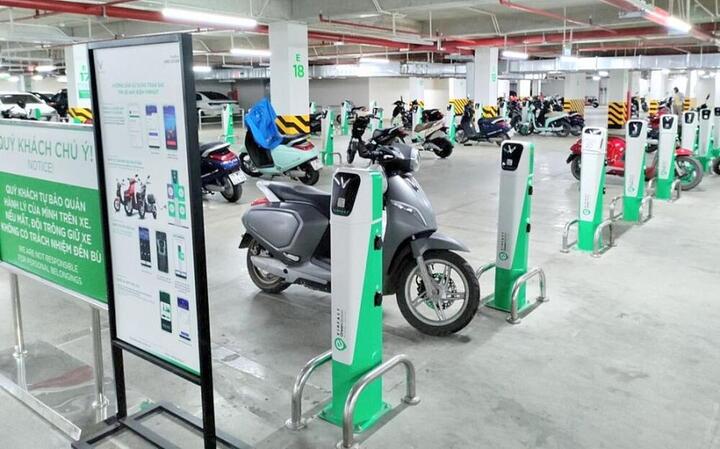 تساعد المركبات الكهربائية في توفير تكاليف الوقود.