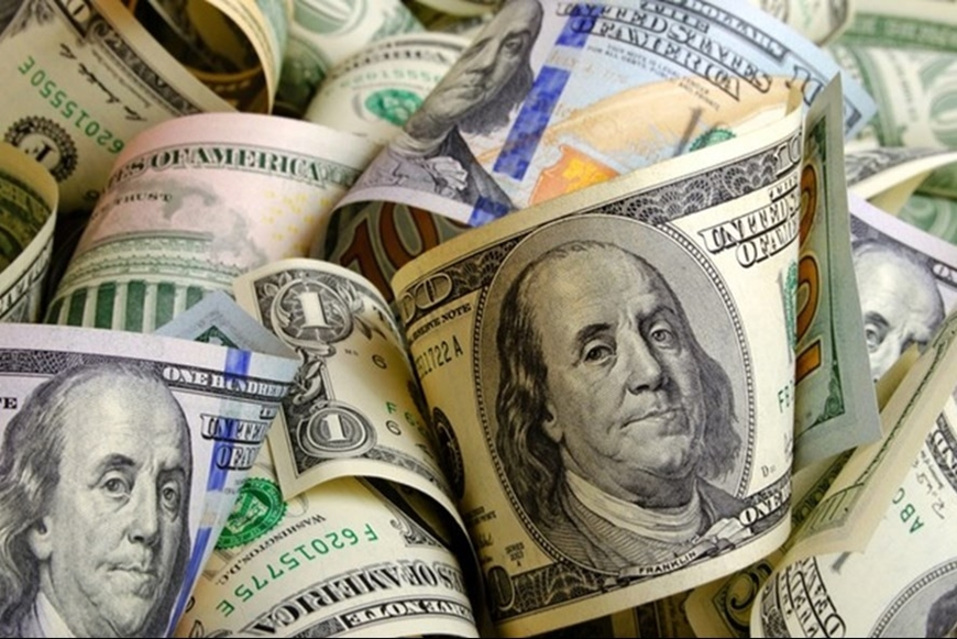 ارتفع الدولار الأمريكي بعد أن أبقى الاحتياطي الفيدرالي أسعار الفائدة دون تغيير. (صورة: رويترز)