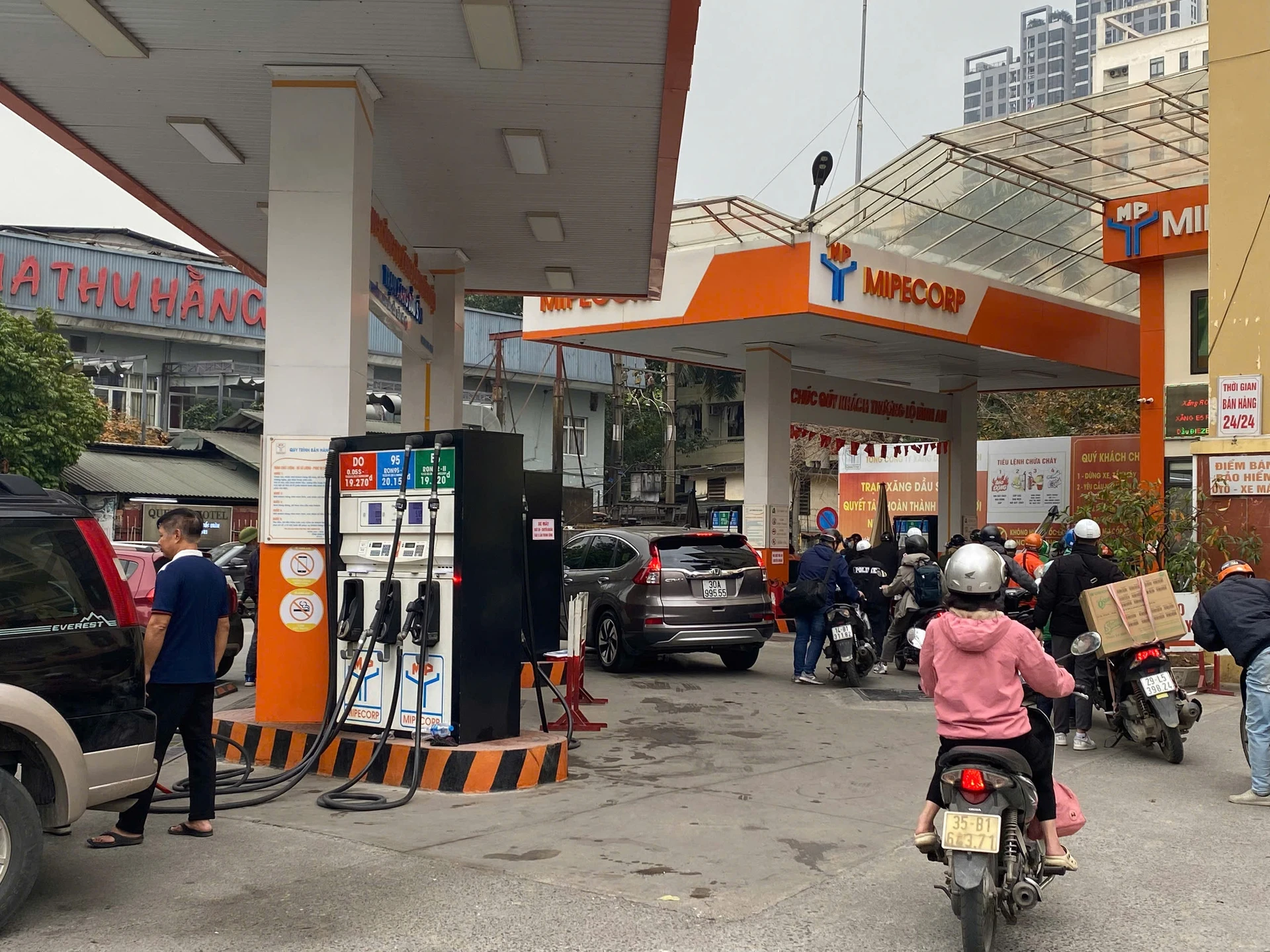 أسعار الوقود اليوم، 13 مارس 2026: ارتفاع أسعار بنزين RON 95، وانخفاض أسعار بنزين E5 RON 92؛ قائمة أسعار الوقود لشركة بتروليمكس اليوم، 13 مارس 2026