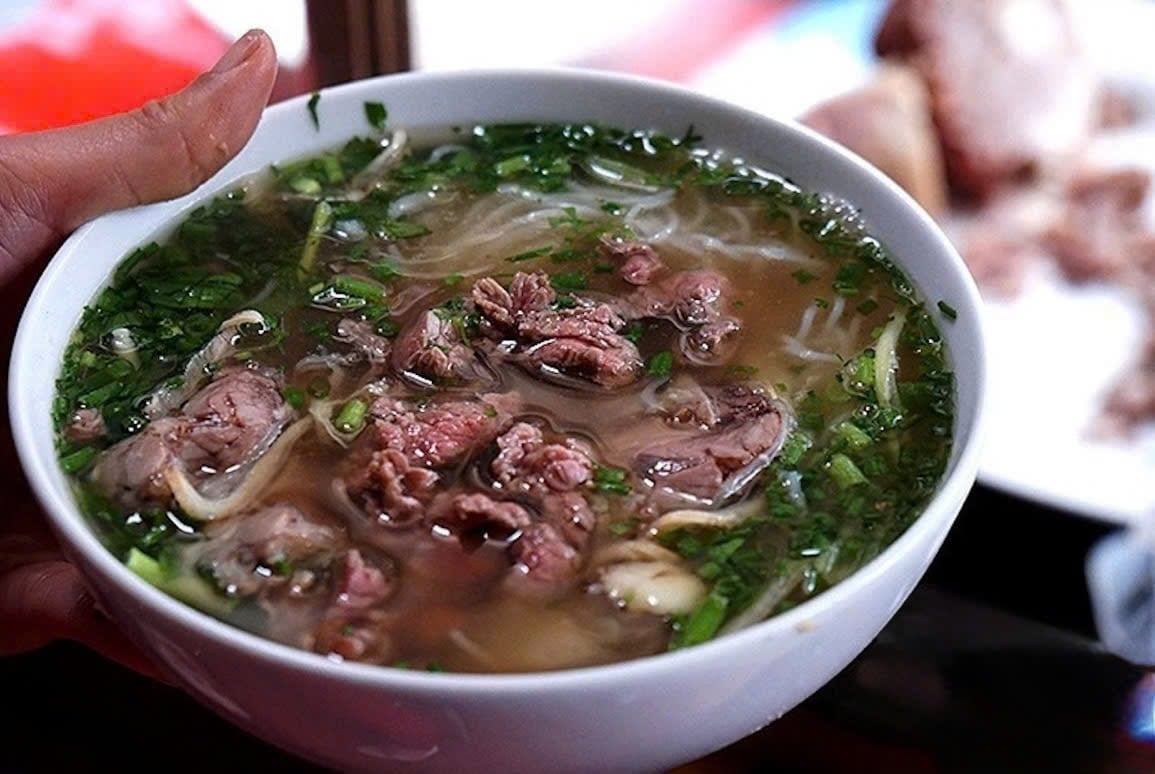 رفعت العديد من المطاعم ذات الأسعار المعقولة في هانوي أسعارها بسبب الضغط الناتج عن ارتفاع تكاليف الوقود والمواد الخام.